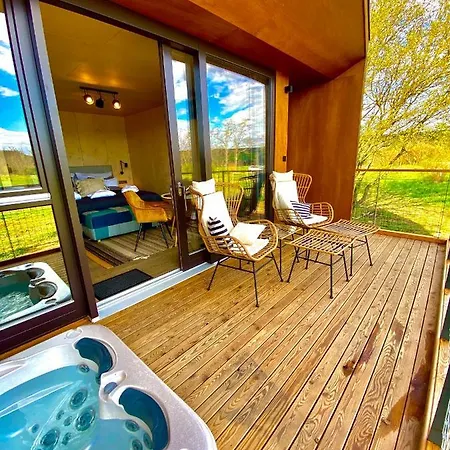 Treehouses Kapolcs מלון Zalapetend