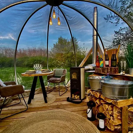 מלון Treehouses Kapolcs Zalapetend