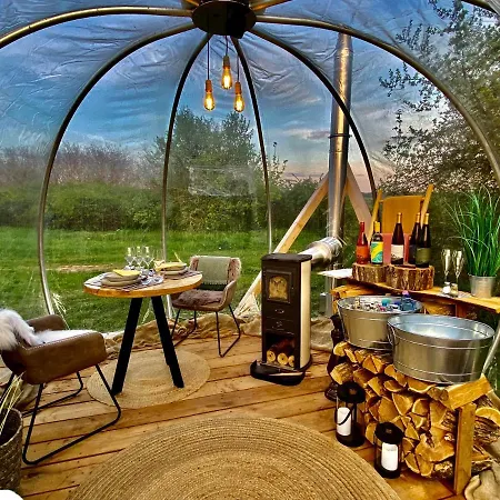 מלון Treehouses Kapolcs Zalapetend