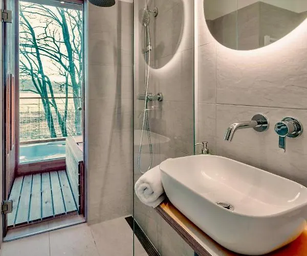 Treehouses Kapolcs 호텔 Zalapetend